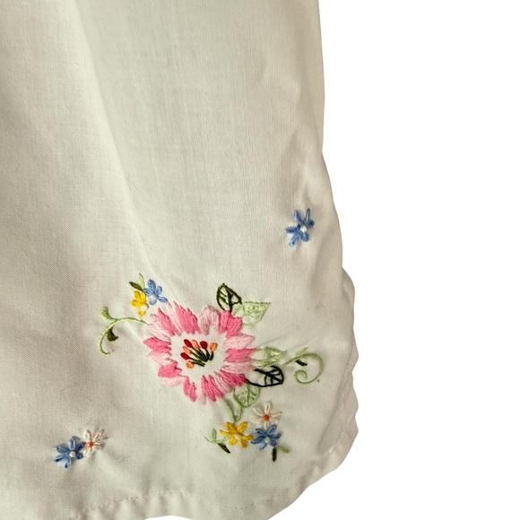 Vintage Hand Embroidered Floral Peasant Blouse White Hungarian Style Cottagecore - Picture 3 of 12